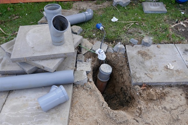 How Does Trenchless Sewer Repair Protect Landscaping and Property Value?